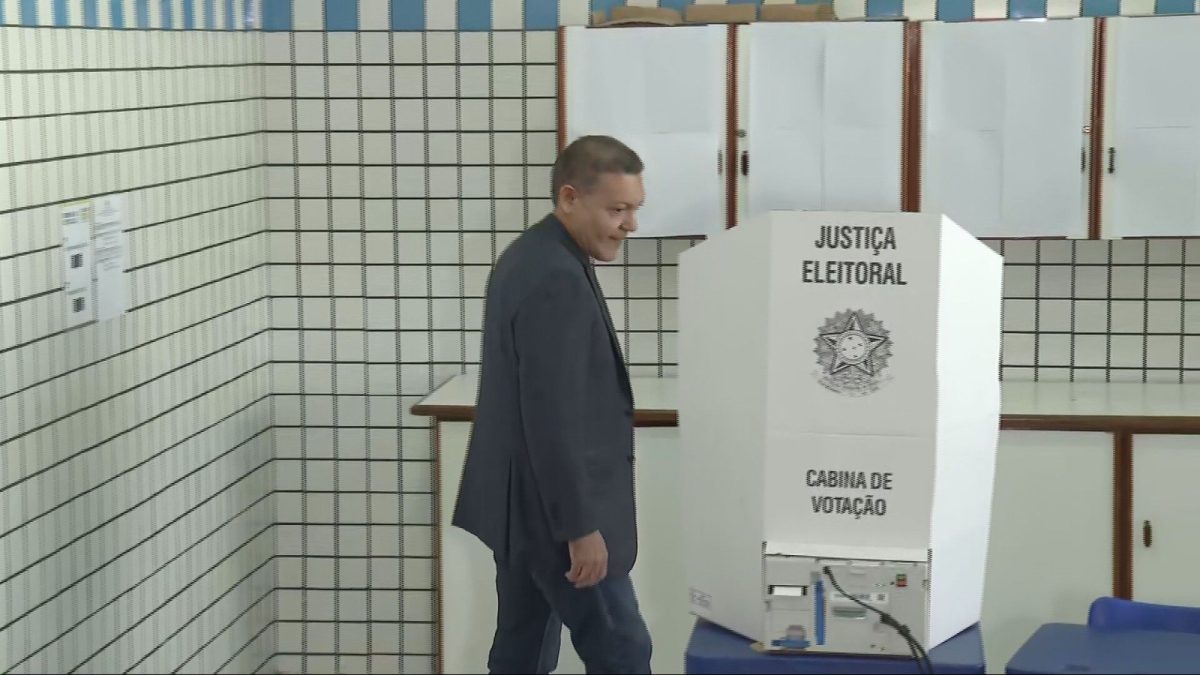 Presidente do TSE, Nunes Marques acompanha abertura de seção e vota em Brasília