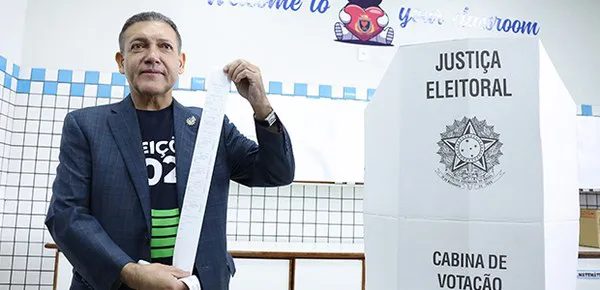 Presidente do TSE, Nunes Marques vota no 2º turno em Brasília