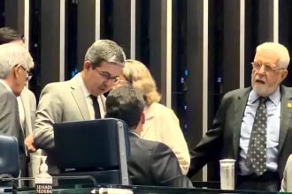 Pressionado no plenário, Alcolumbre tira PEC da Segurança da pauta e manda recado aos líderes
