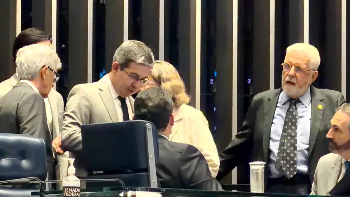 Pressionado no plenário, Alcolumbre tira PEC da Segurança da pauta e manda recado aos líderes