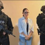 Principal líder de oposição é presa no Equador, acusada de irregularidades no financiamento de campanha