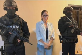 Principal líder de oposição é presa no Equador, acusada de irregularidades no financiamento de campanha