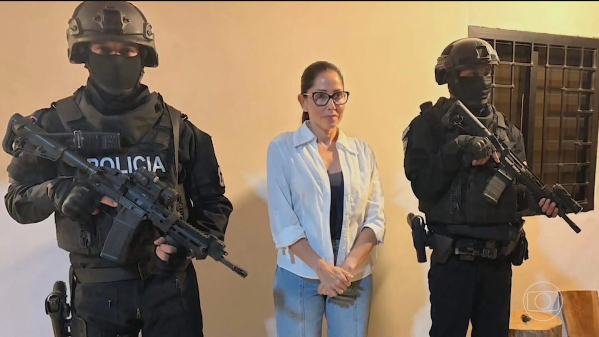 Principal líder de oposição é presa no Equador, acusada de irregularidades no financiamento de campanha