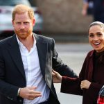 Príncipe Harry e Meghan Markle fazem primeira aparição pública após voltarem ao Reino Unido