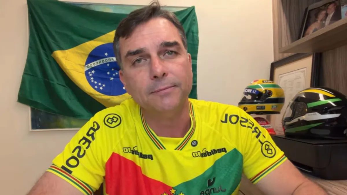 ‘Problema técnico’ causou falta de som em propaganda de Flávio Bolsonaro, diz Abert