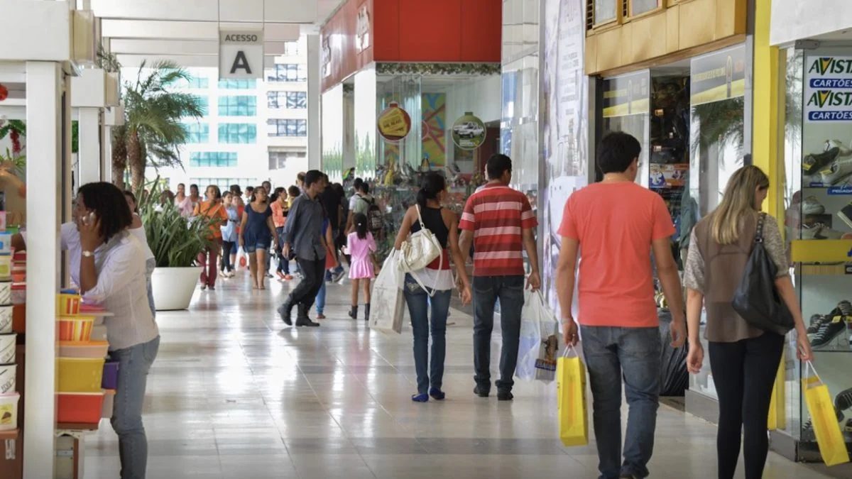 Procon-SP lança consulta virtual para entender hábitos dos consumidores