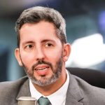 Professor e sociólogo, Leandro Grass tenta vencer Celina Leão pelo governo do DF