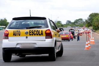 Projeto de lei quer deixar que candidato leve instrutor de sua escolha para exame da CNH
