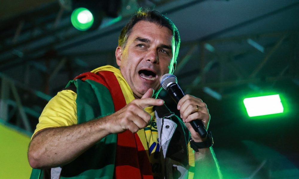 Projeto defendido por Flávio que dificulta identificação de munições contrasta com diretriz da ONU