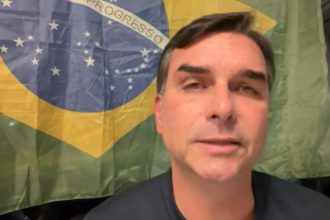 Propaganda de Flávio que teve problema em áudio será reexibida, diz TSE
