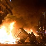 Protesto em Barcelona termina com 100 presos, lojas saqueadas e incêndios