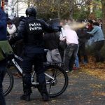 Protestos na Bélgica e na Albânia têm confronto entre manifestantes e policiais