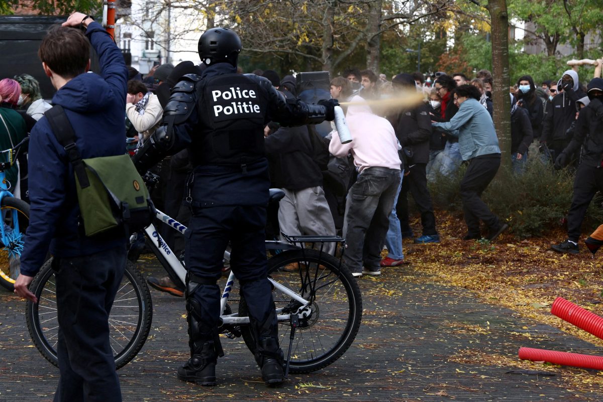 Protestos na Bélgica e na Albânia têm confronto entre manifestantes e policiais