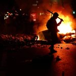 Protestos na França: primeiro-ministro francês pede toque de recolher a prefeitos