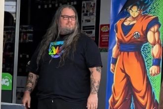 Protestos na França: VÍDEO mostra loja de games sendo saqueada após vendedor levar 'voadora' nas costas