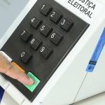 Quanto tempo leva para votar no segundo turno? Veja quantos cargos aparecem na urna