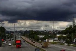 Quarta-feira: temporais e frente fria atuam no país