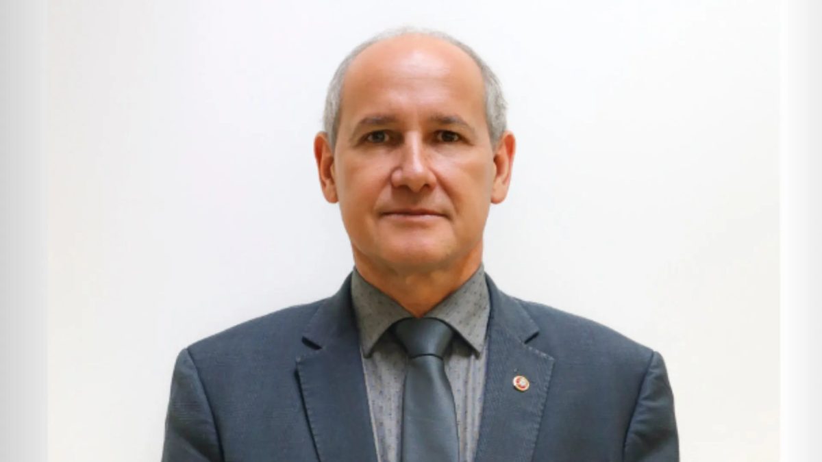 Quem é o procurador que pediu expulsão de Bolsonaro do Exército e recebeu medalha militar