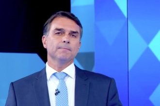“Quem governa o país, você ou o Google?”, diz Flávio a Lula