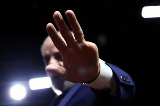 Real desaba 10% no mercado futuro e bolsa se prepara para ‘terremoto’ pós-Lula