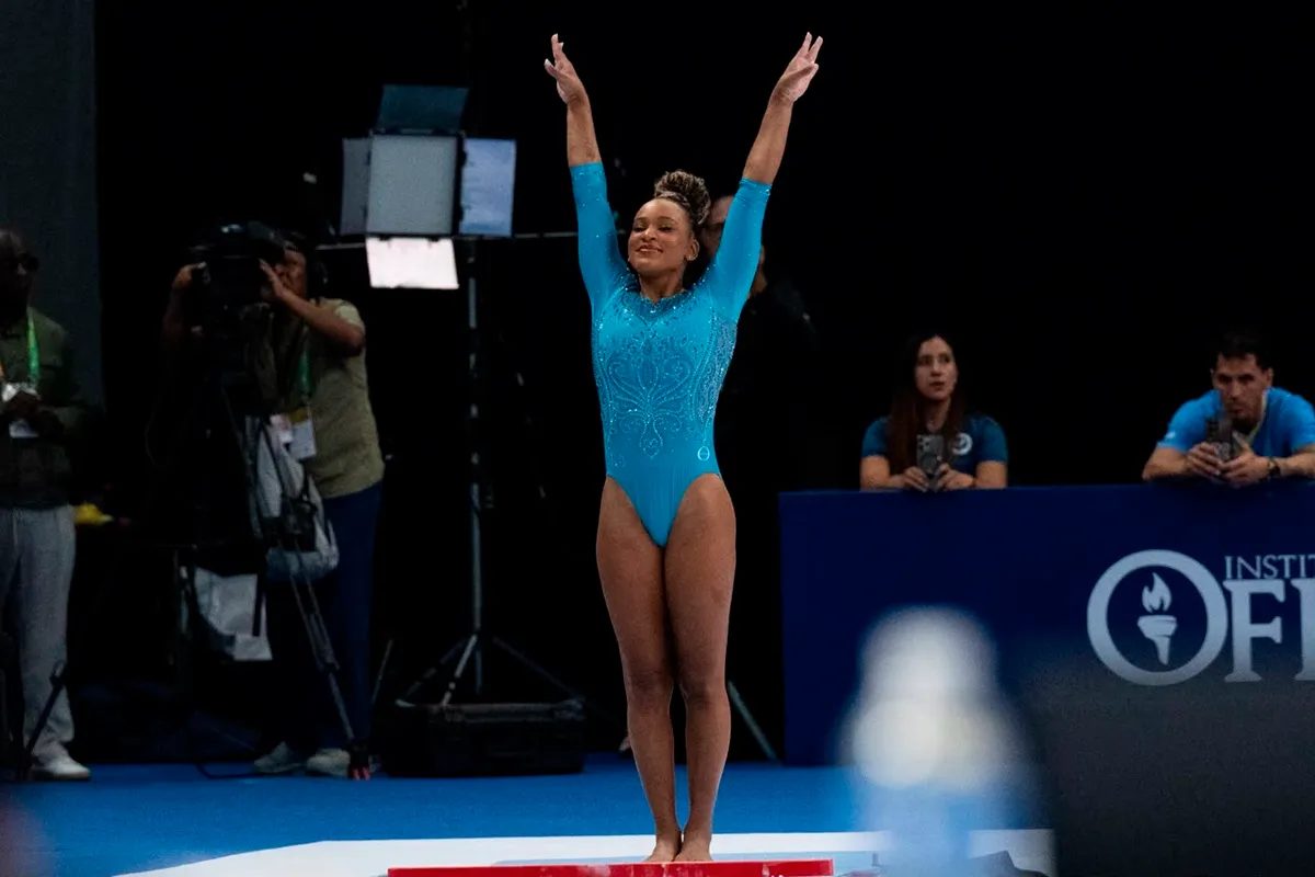 Rebeca se classifica para a final do salto e Brasil disputa 5 medalhas no Mundial de Ginástica