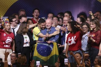 Reconhecido por Lula após atuação na campanha, Janones se reúne com petista para traçar futuro: 'Precisa de força no Congresso'