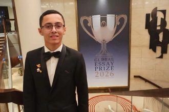 Redação de brasileiro de 14 anos é reconhecida em concurso em Londres com referências a Graciliano Ramos e Legião Urbana