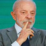 Reeleito, Lula despacha no Alvorada e prepara reforma ministerial