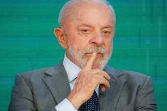Reeleito, Lula despacha no Alvorada e prepara reforma ministerial