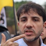 Renan Santos diz que eleitores dele que votarem em Flávio vão ‘pagar mico’