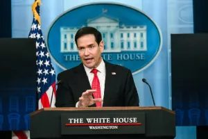Rubio nega que EUA ajudaram Flávio a deixar o Brasil