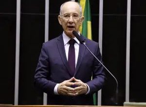 Rui Falcão aciona STF e pede afastamento de Nunes Marques do TSE