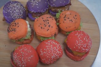 Sabor de Casa: aprenda a fazer mini-hambúrgueres de Halloween com combinações inusitadas