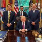 Santos Cruz critica ‘submissão voluntária’ da família Bolsonaro a Trump: ‘Vigarice’