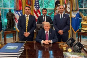 Santos Cruz critica ‘submissão voluntária’ da família Bolsonaro a Trump: ‘Vigarice’