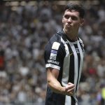 Santos leva virada do Altético-MG com gol de bicicleta aos 51