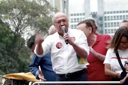 “São Paulo não quer ditadura”, diz Alckmin sobre Flávio