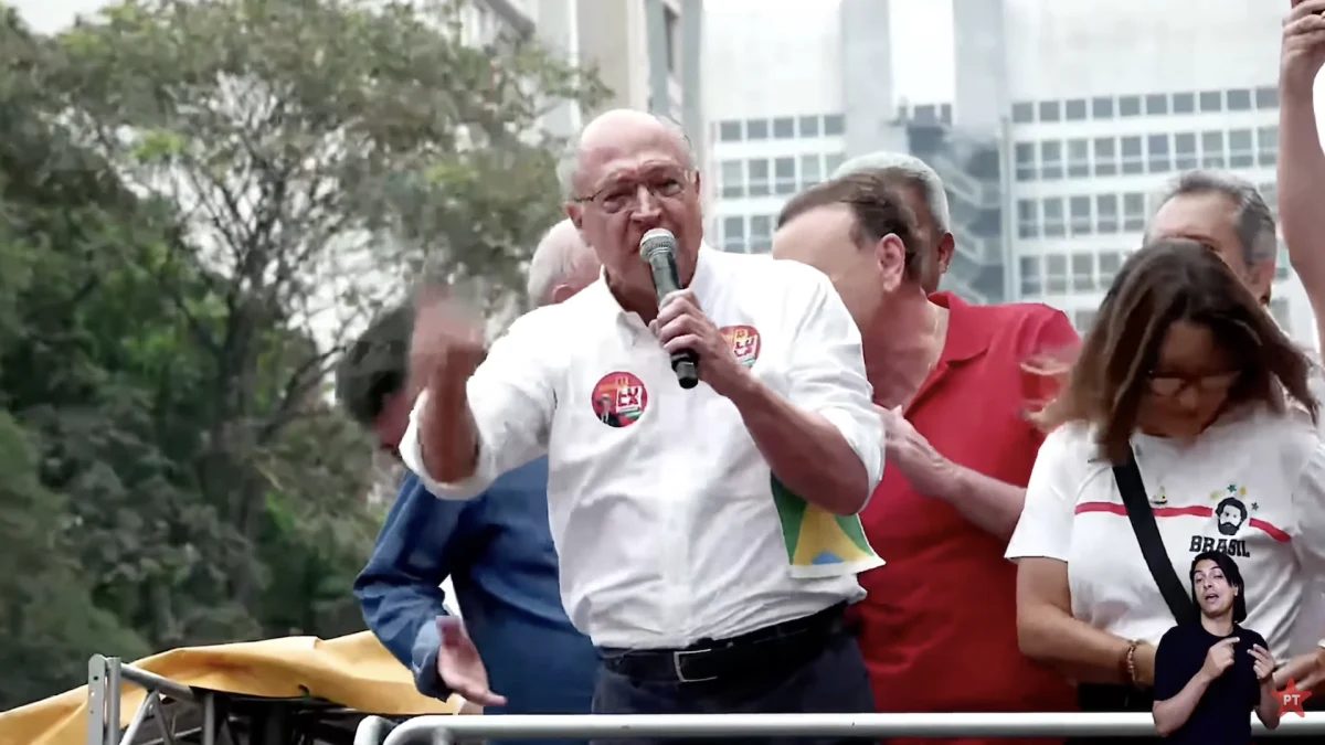 “São Paulo não quer ditadura”, diz Alckmin sobre Flávio