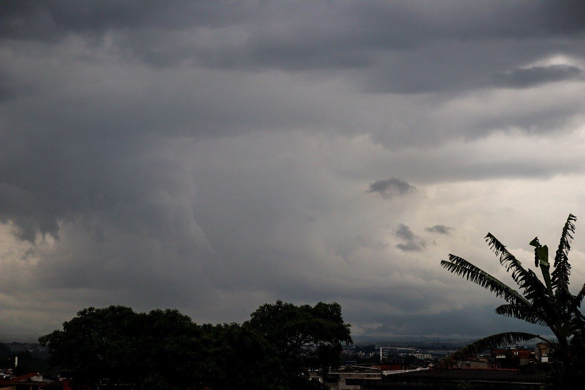 São Paulo tem fortes chuvas na madrugada e Defesa Civil emite ‘alerta severo’