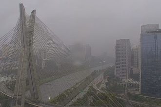 São Paulo terá dia de chuva, com máxima de apenas 23°C nesta sexta-feira, diz CGE