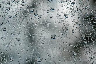 Semana começa com pancadas de chuva e trovoadas
