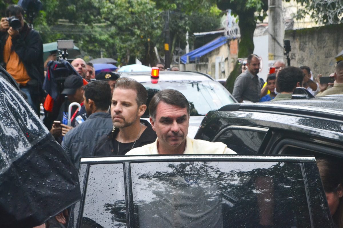 Senador dos EUA diz que eleição foi ‘roubada’ e chama Flávio de ‘legítimo presidente’