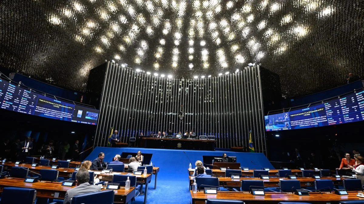 Senadores reafirmam resultado da eleição e criticam carta de Flávio