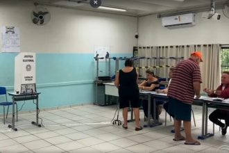 Sete cidades escolhem prefeitos em dia de eleição presidencial