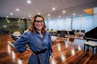 Socióloga com carreira em Itaipu: conheça a primeira-dama Janja