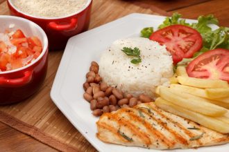 Somado a estresse, horário do jantar pode influenciar na saúde intestinal