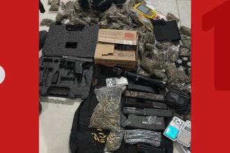 Suspeita de integrar facção é presa com munições de fuzil e drogas em rodoviária na Bahia