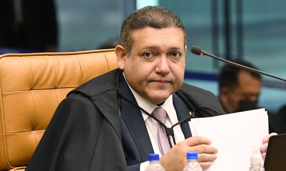 Suspensão do canal ‘Exército de Lula’: pau que bate em Chico, bate em Francisco