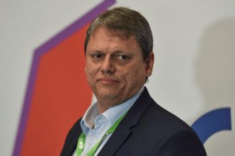 Tarcísio comenta carta de Flávio e diz que caminho é ‘respeitar o resultado das urnas’