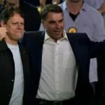 Tarcísio estreia em campanha de Flávio no 2° turno com ida a Porto Alegre